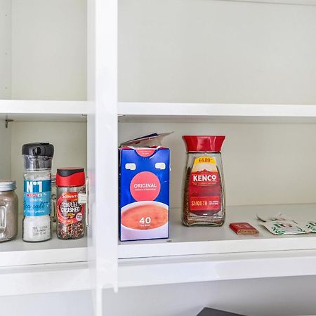 Family 1 Bed Apt Near Cardiff City Centre, Free Parking, Quiet, Secure Neighbourhood ภายนอก รูปภาพ