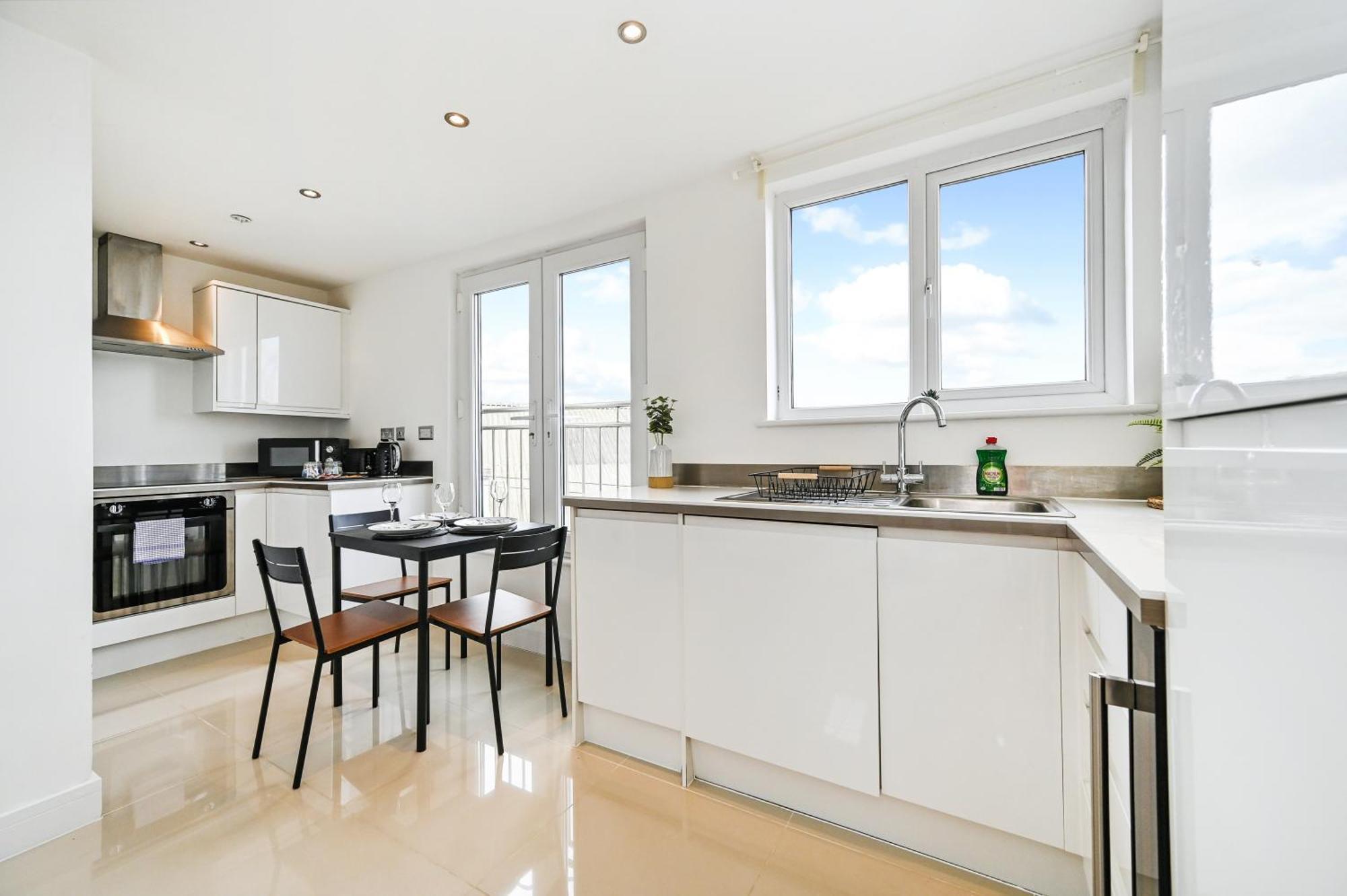 Family 1 Bed Apt Near Cardiff City Centre, Free Parking, Quiet, Secure Neighbourhood ภายนอก รูปภาพ