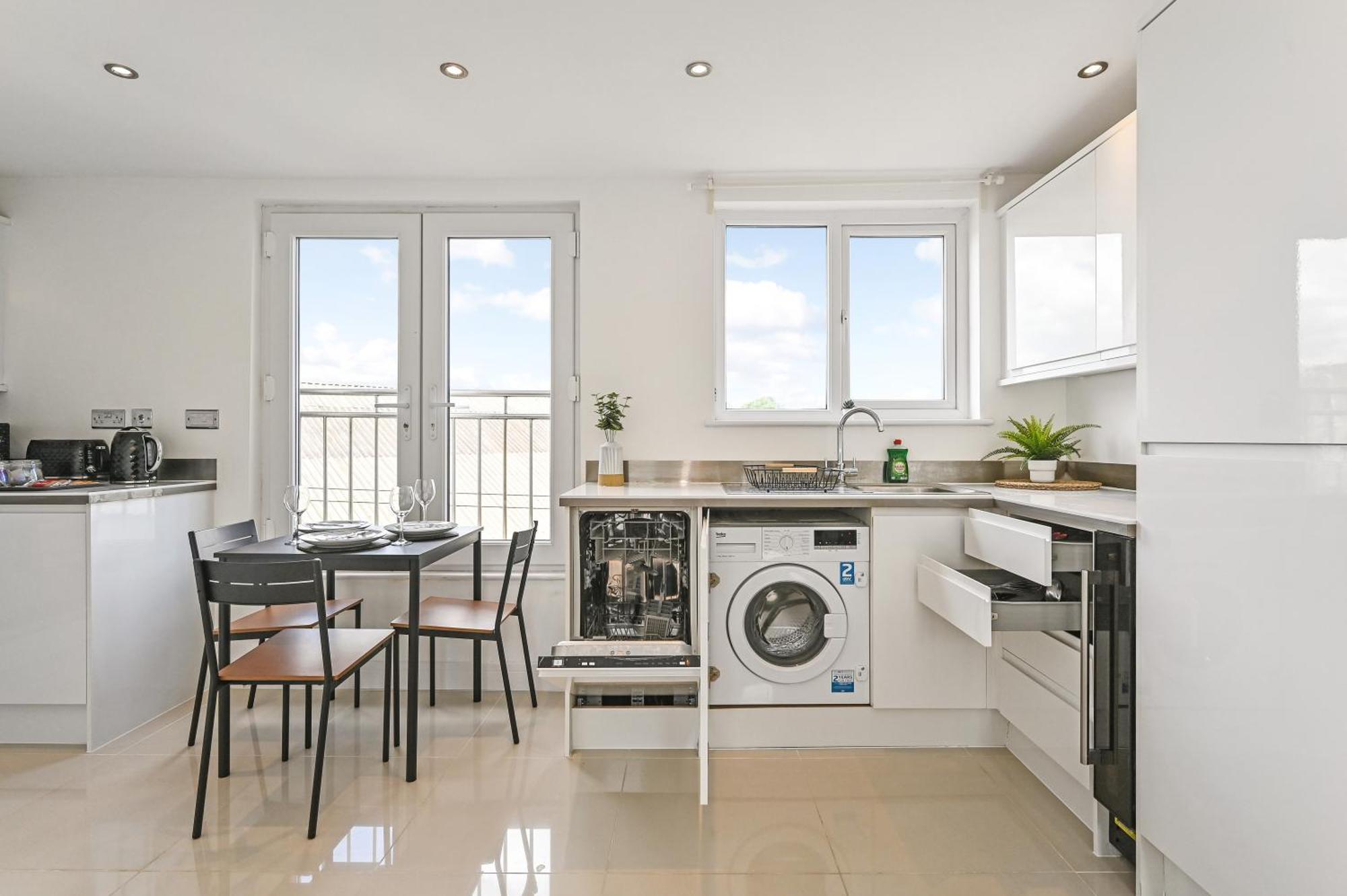 Family 1 Bed Apt Near Cardiff City Centre, Free Parking, Quiet, Secure Neighbourhood ภายนอก รูปภาพ