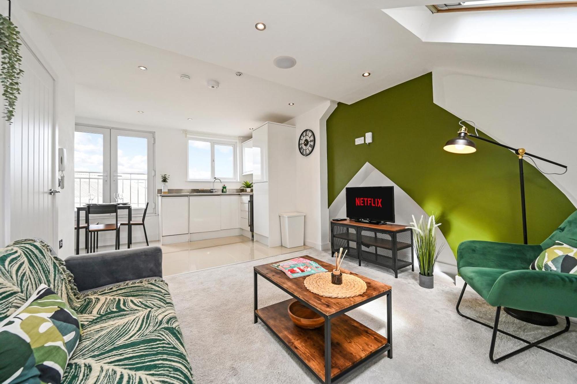 Family 1 Bed Apt Near Cardiff City Centre, Free Parking, Quiet, Secure Neighbourhood ภายนอก รูปภาพ