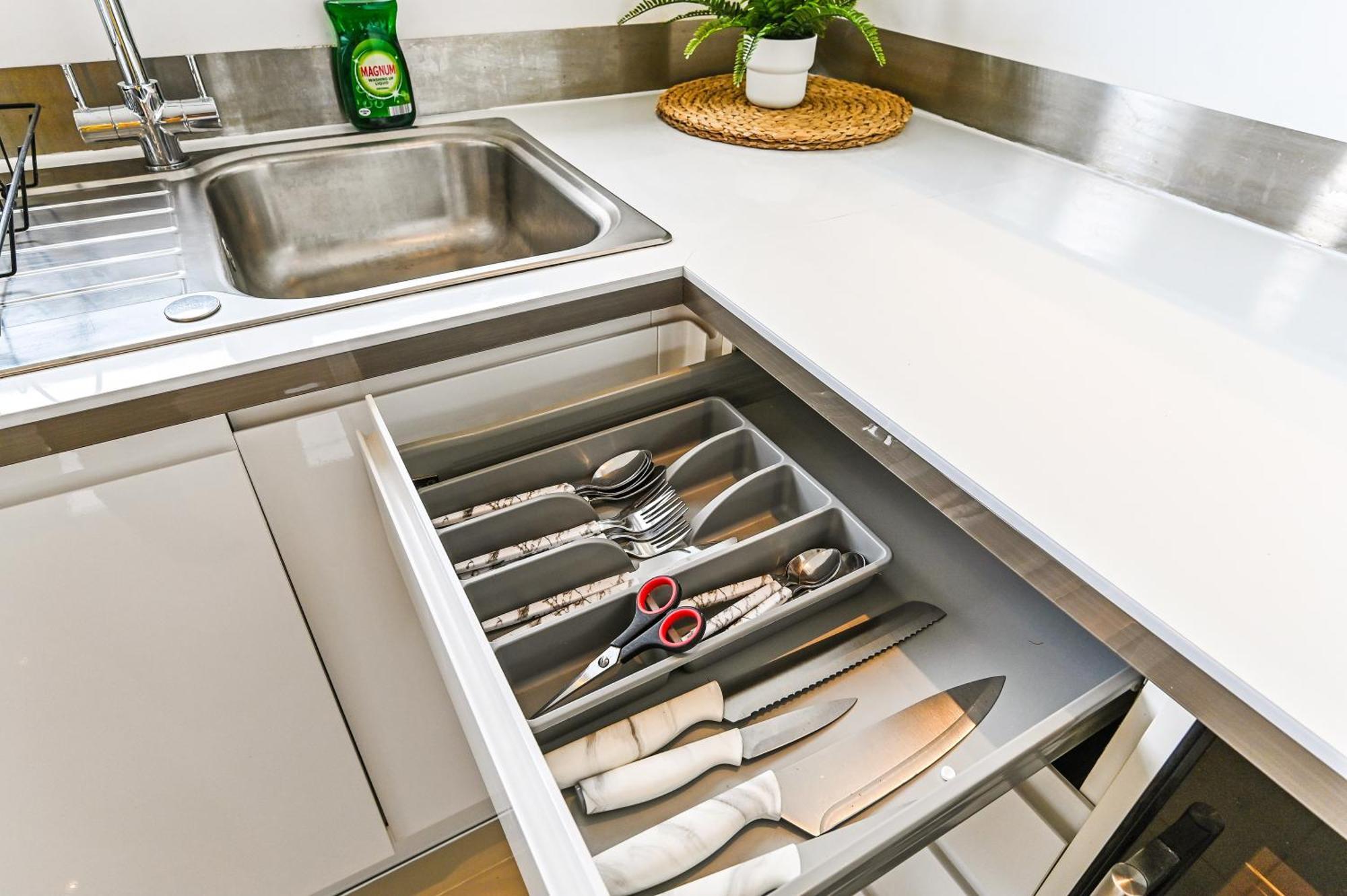 Family 1 Bed Apt Near Cardiff City Centre, Free Parking, Quiet, Secure Neighbourhood ภายนอก รูปภาพ