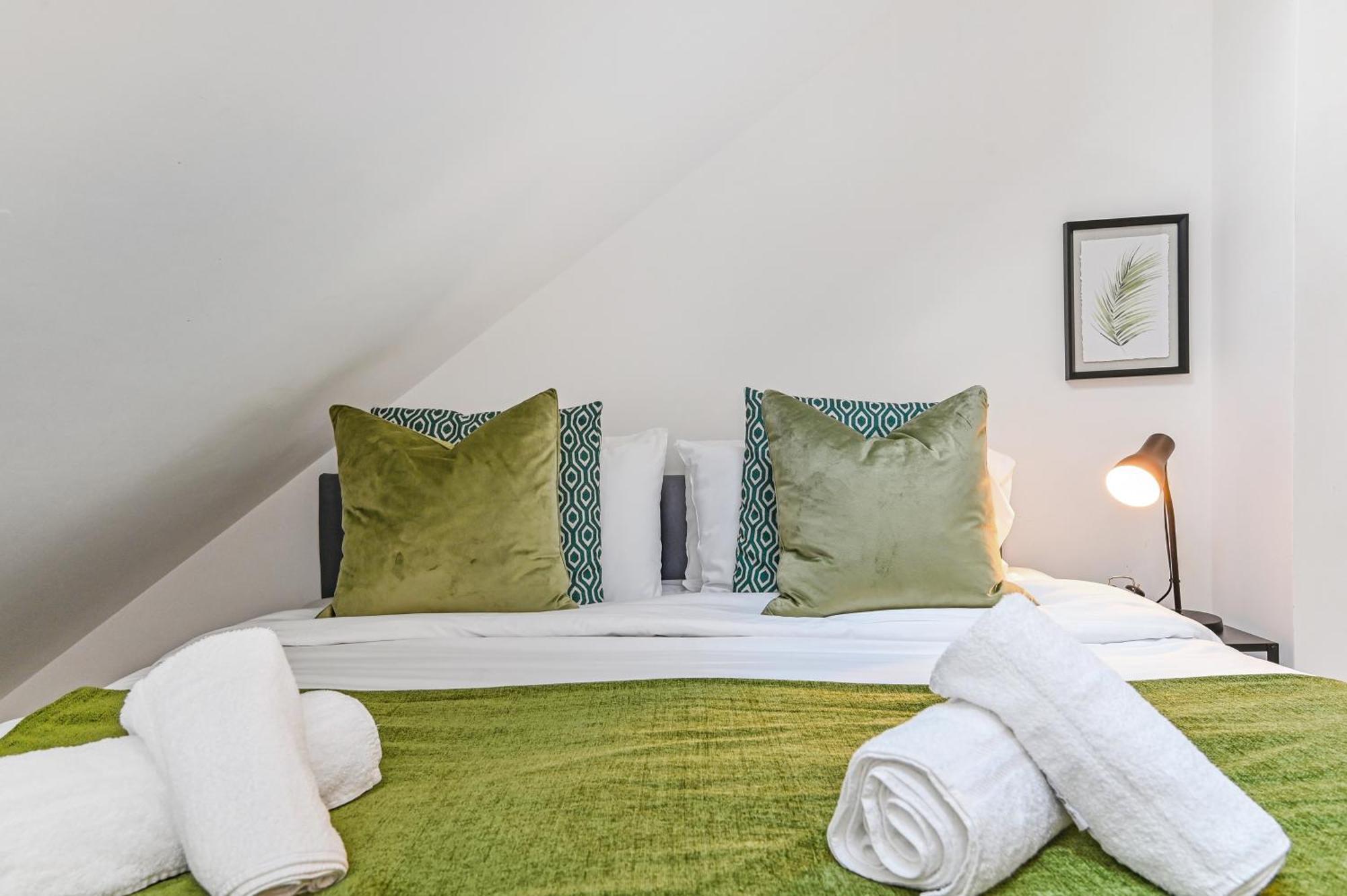Family 1 Bed Apt Near Cardiff City Centre, Free Parking, Quiet, Secure Neighbourhood ภายนอก รูปภาพ