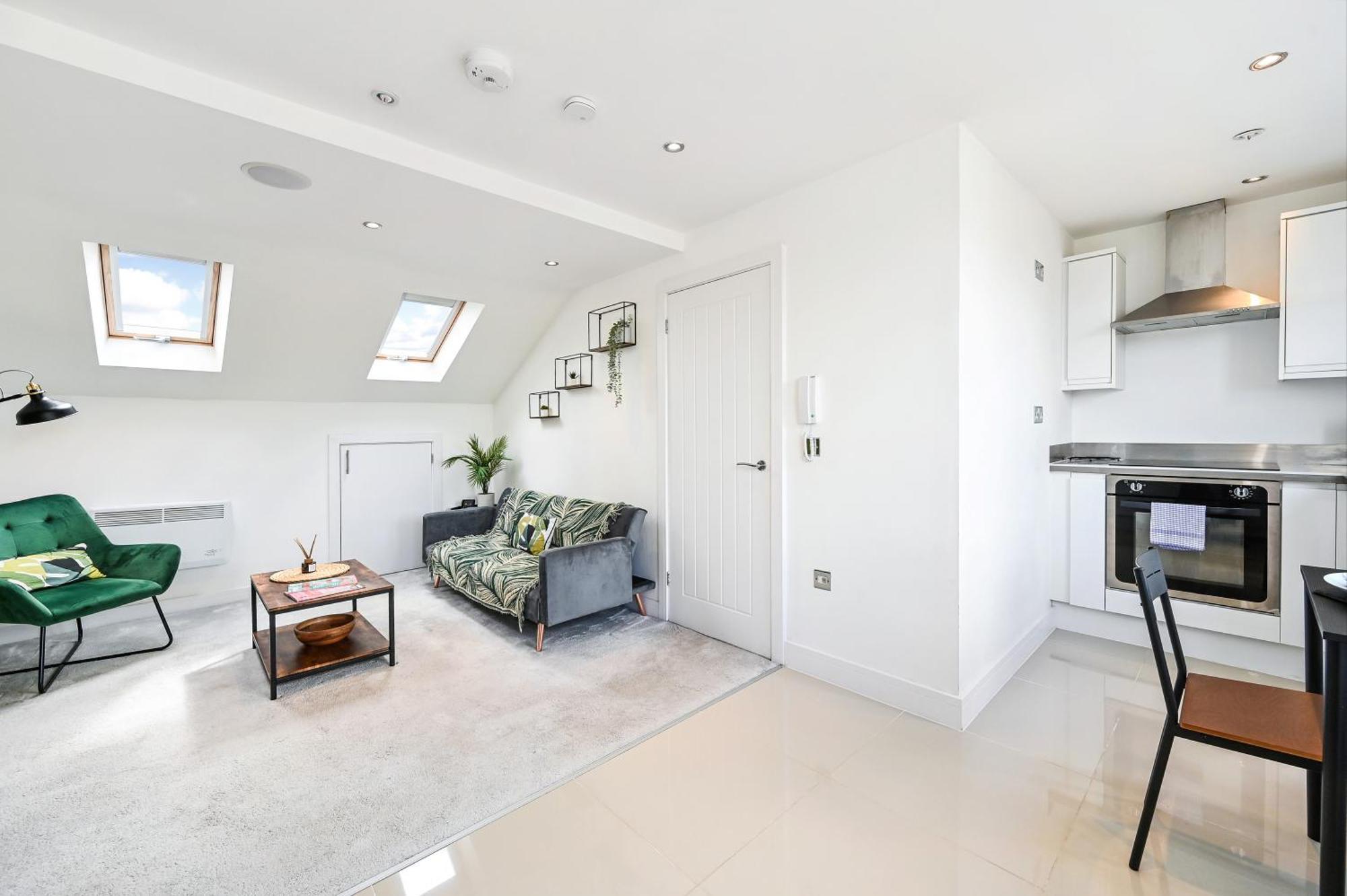 Family 1 Bed Apt Near Cardiff City Centre, Free Parking, Quiet, Secure Neighbourhood ภายนอก รูปภาพ