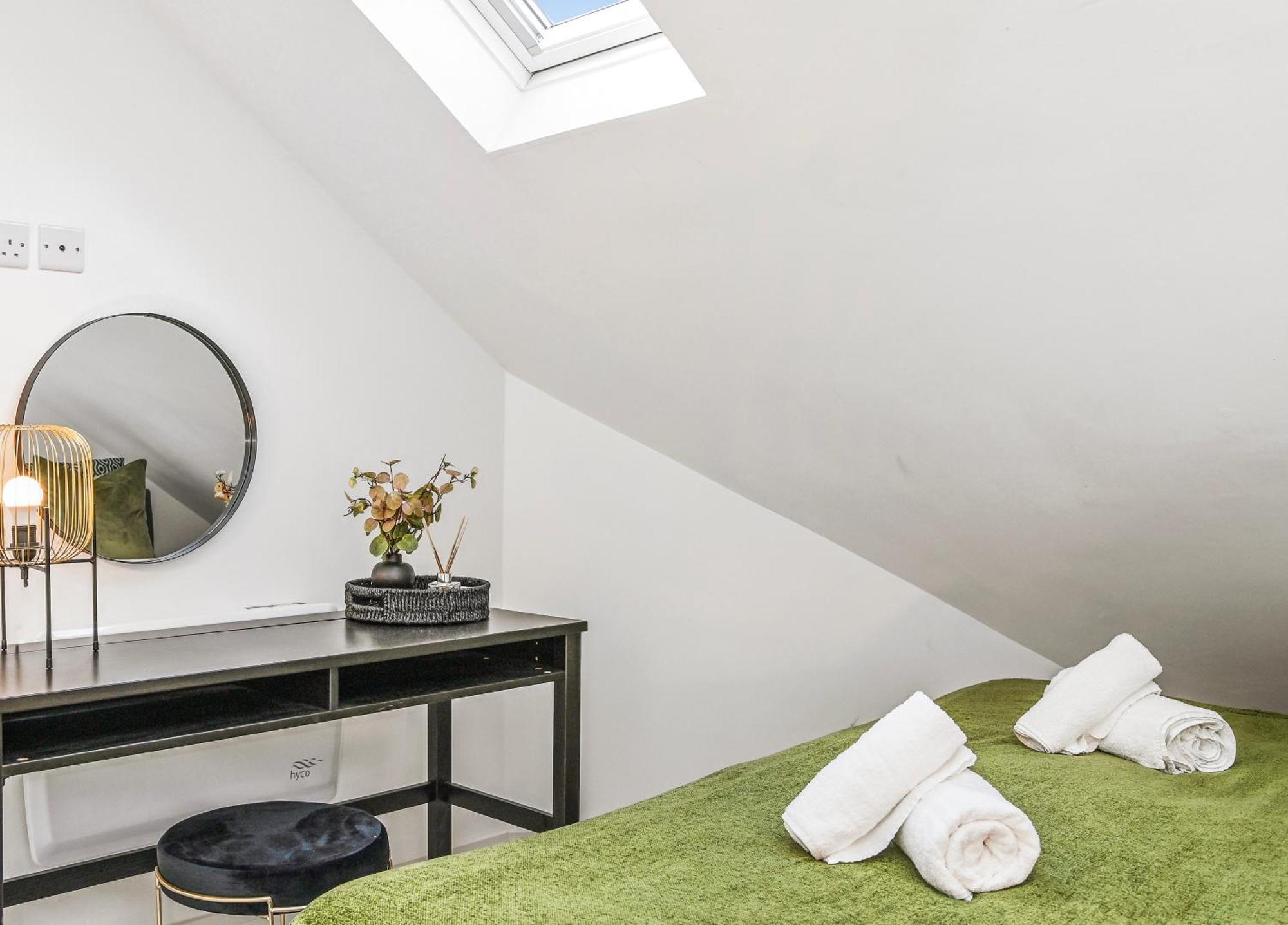 Family 1 Bed Apt Near Cardiff City Centre, Free Parking, Quiet, Secure Neighbourhood ภายนอก รูปภาพ