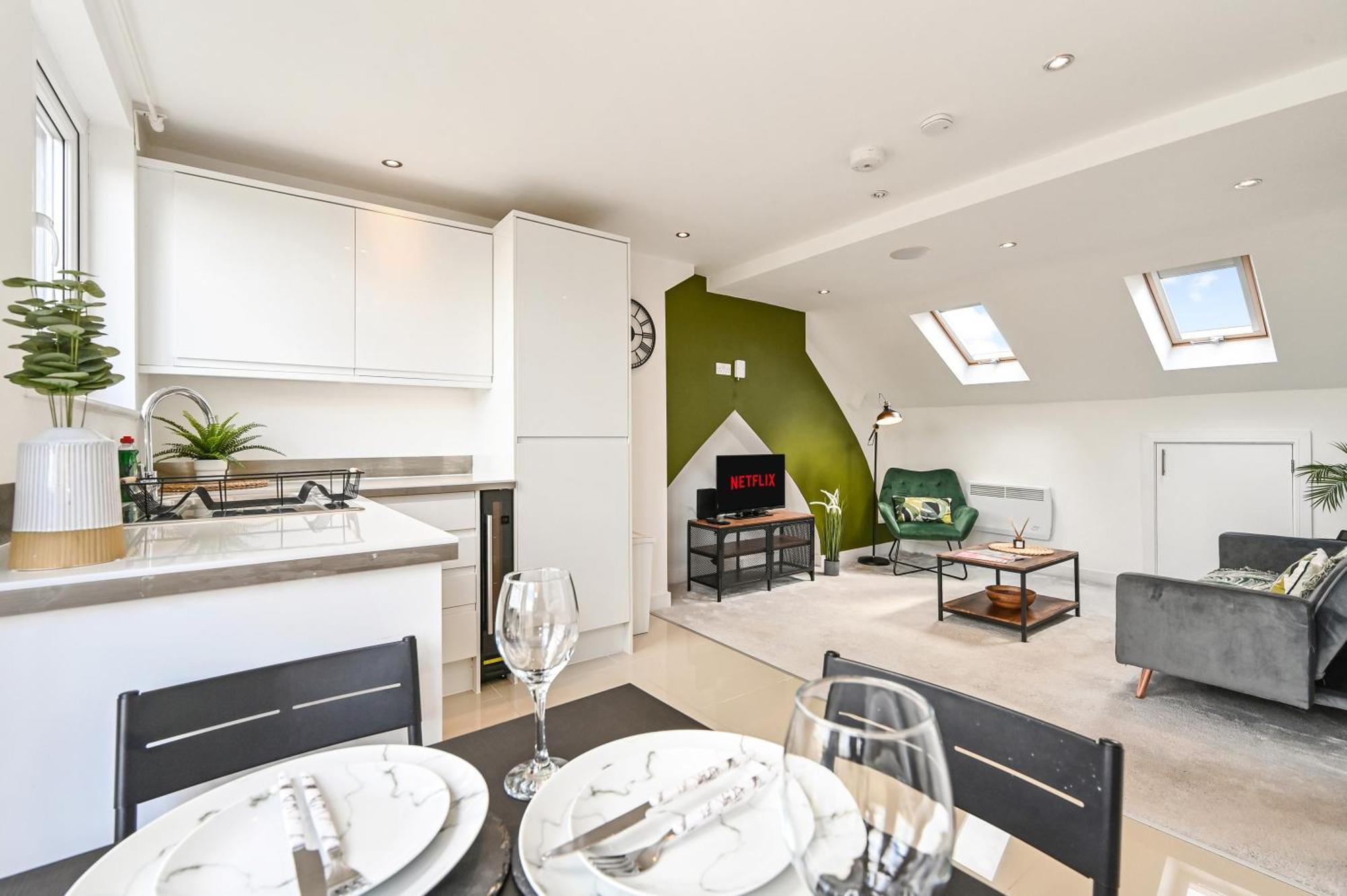 Family 1 Bed Apt Near Cardiff City Centre, Free Parking, Quiet, Secure Neighbourhood ภายนอก รูปภาพ