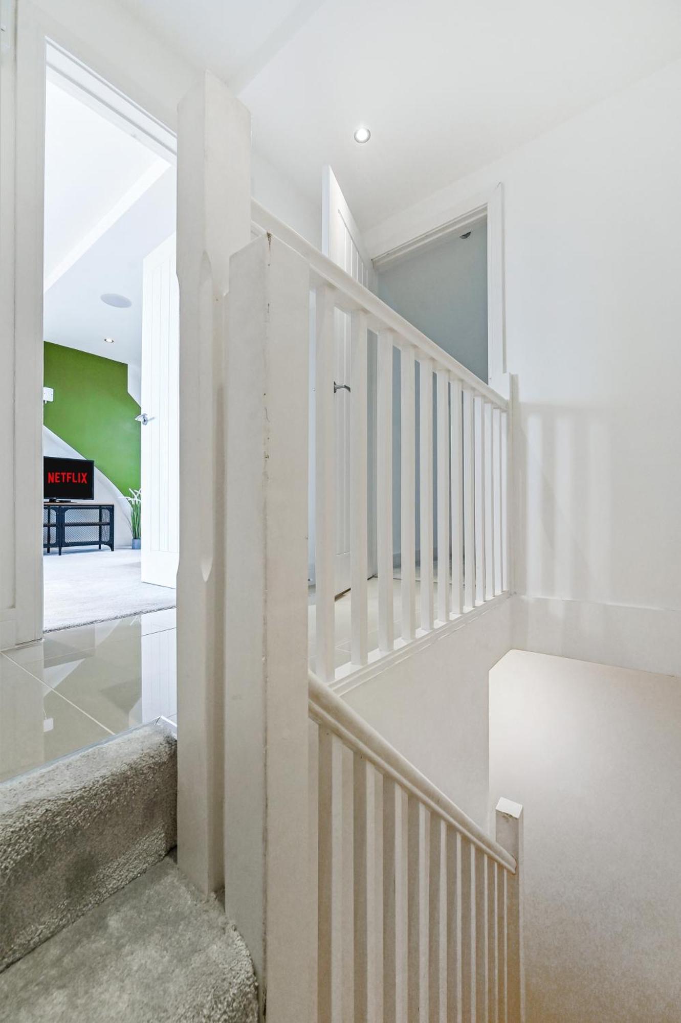 Family 1 Bed Apt Near Cardiff City Centre, Free Parking, Quiet, Secure Neighbourhood ภายนอก รูปภาพ